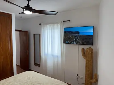 Una televisión o centro de entretenimiento en Las Negras 10