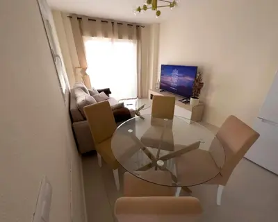 Una televisión o centro de entretenimiento en Vera Playa - Laguna Beach
