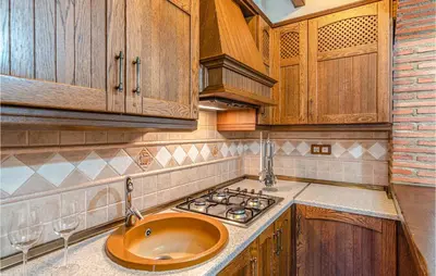 Una cocina o zona de cocina en Nice Home In Mecina Bombarón With Wifi