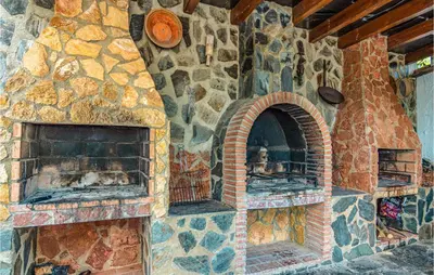 Barbacoa disponible para clientes en la casa o chalet