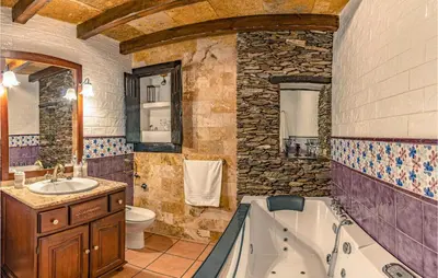 Un baño de Pet Friendly Home In Mecina Bombarón