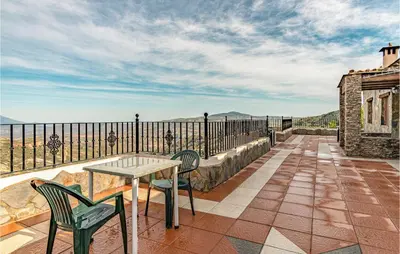 Un balcón o terraza de Cozy Home In Mecina Bombarón