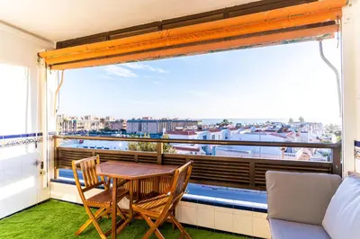 Un balcón o terraza de Almare Suites Burbujas I - Vistas al mar, golf, junto a la playa
