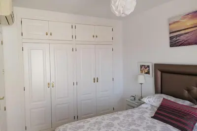 Cama o camas de una habitación en 2 Bed House Sleeps 4 - Pool Sea Views Parking