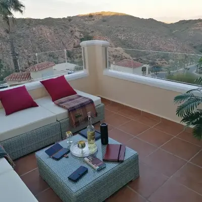 2 Bed House Sleeps 4 - Pool Sea Views Parking