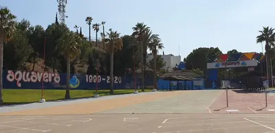 Instalaciones para jugar a tenis o squash en Homes of Spain, Apartamentos Paraiso de Vera Playa, Ed Tahiti, bajo G a pie de la playa, vistas piscina o alrededores