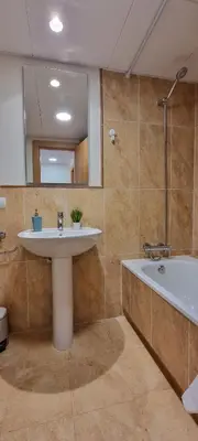 Un baño de Homes of Spain, Apartamentos Paraiso Vera Playa, Ed Tahiti, Atico F de 2 dormitorios con piscina privada en solárium y barbacoa, pie de playa