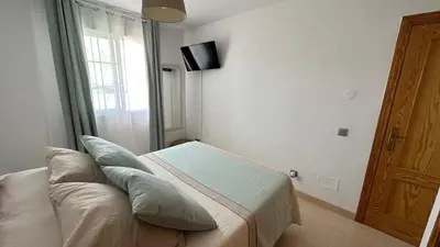 Una televisión o centro de entretenimiento en Ático Parque Salinas BEACHFRONT