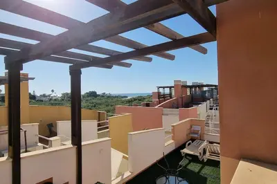 Un balcón o terraza de Atico con Jacuzzi Las Marinas Vera
