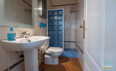 Un baño de Apartamento Peñón Blanco