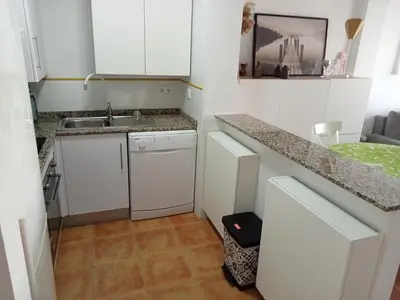 Una cocina o zona de cocina en Precioso apartamento con piscina y garage