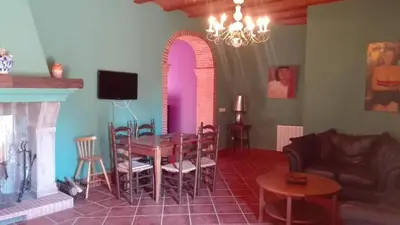 Una televisión o centro de entretenimiento en Ala Mexicana