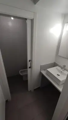 Un baño de Balcón azul