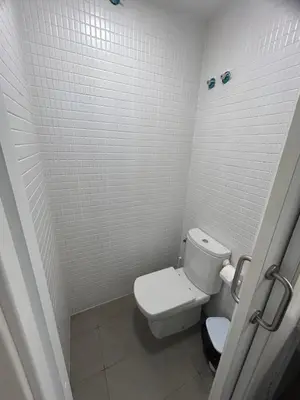 Un baño de Balcón azul