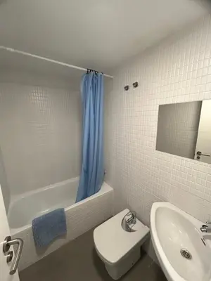 Un baño de Balcón azul