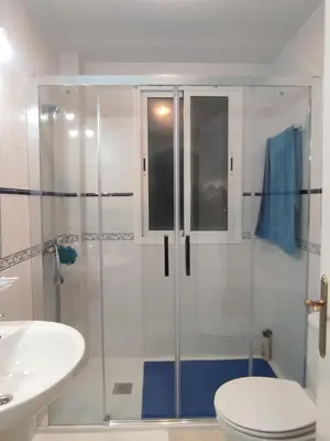 Un baño de Vera Buda Natura. Ático apartamento con vistas al mar.