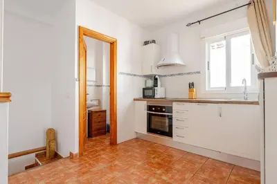 Una cocina o zona de cocina en Alzeina, casa con mucho encanto a 300mtr de la playa