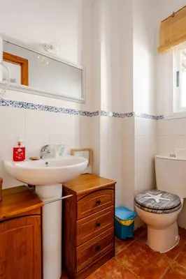 Un baño de Alzeina, casa con mucho encanto a 300mtr de la playa