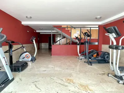 Gimnasio o instalaciones de fitness de Apartment near beach with pools in Spain
