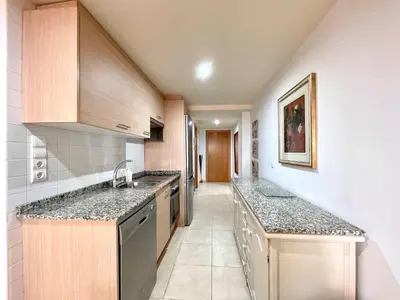 Una cocina o zona de cocina en Apartment near beach with pools and hot tub