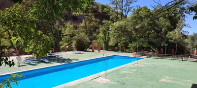 Piscina en o cerca de Casas Cueva y Cortijo La Tala en Guadix