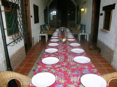 Un restaurante o sitio para comer en Casas Cueva y Cortijo La Tala en Guadix