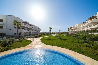 Piscina en o cerca de Calma