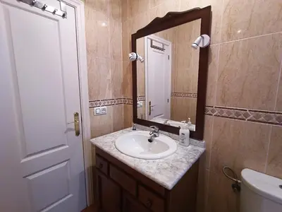 Un baño de Casa baja naturista con patio en primera línea de playa con piscina comunitaria!