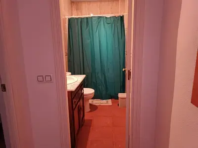 Un baño de Casa baja naturista con patio en primera línea de playa con piscina comunitaria!