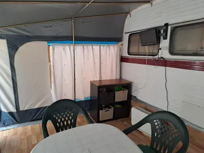 Una televisión o centro de entretenimiento en Camping Valle del Andarax