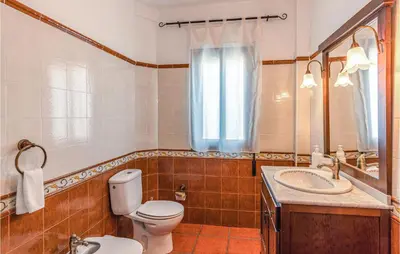 Un baño de Lovely Home In Mecina Bombarón