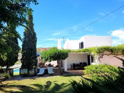 Jardín al aire libre en Casa La Cúpula