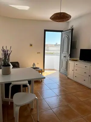 Una televisión o centro de entretenimiento en Las Hélices San José Cabo de Gata