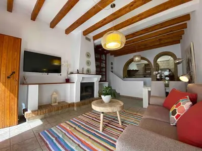 Una televisión o centro de entretenimiento en La Casa del San Antón
