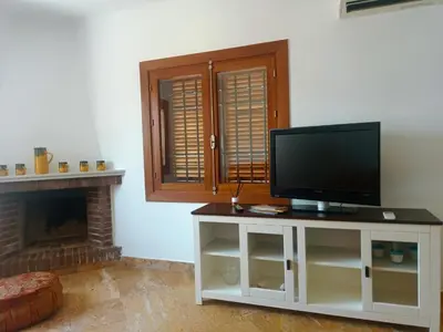 Una televisión o centro de entretenimiento en Rentaly Holidays Playa Villaricos