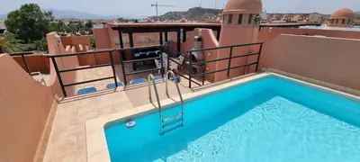 Piscina en o cerca de Homes of Spain, Apartamentos Paraiso , Ed Palmerston, Atico K a pie de playa, piscina privada en solarium, WiFi