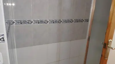 Plano de Lovely 2 Bedroom Apartment With Pool