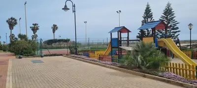 Zona de juegos infantil en Apartamento LUXURY en ROQUETAS DE MAR - PLAYA SERENA Urbanización VILLA ROMANA