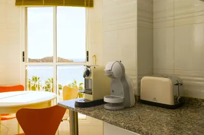 Utensilios para hacer té y café en Bahía de Águilas