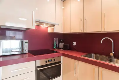 Una cocina o zona de cocina en THE SUN