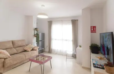 Una televisión o centro de entretenimiento en THE SUN