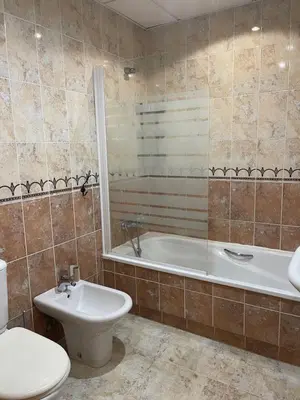 Un baño de Habitaciones a 10 minutos de la playa de Aguadulce