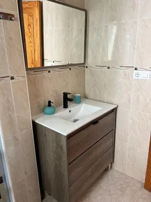 Un baño de Ático duplex con Vista Mar y Terraza Privada a 200m de la playa hasta 6 personas