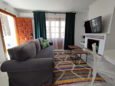 Una televisión o centro de entretenimiento en Apartamento Soleado Vera Costa, 200 m de la playa