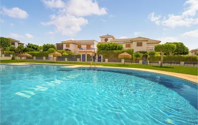 Piscina en o cerca de Beautiful Apartment In Playas De Vera