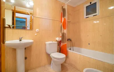Un baño de Beautiful Apartment In Playas De Vera
