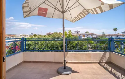 Un balcón o terraza de Beautiful Apartment In Playas De Vera