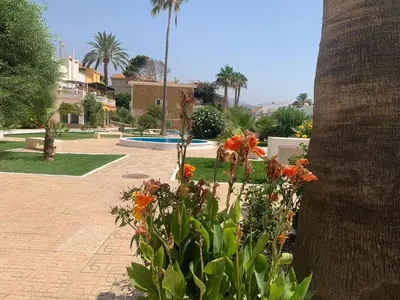 Jardín al aire libre en BUNGALOW PIE DE PLAYA B30