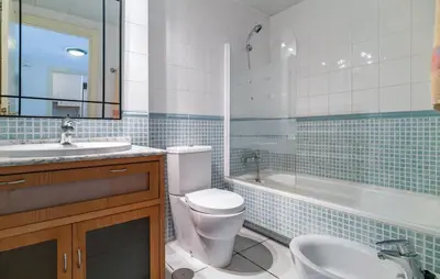 Un baño de Jardines Nuevo Vera: 1ª línea playa