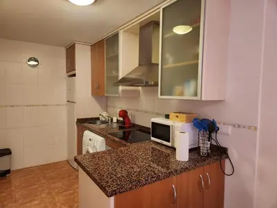 Una cocina o zona de cocina en Ático dúplex con piscina privada y vistas al mar!